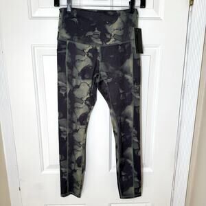 LegEnd Women's High Waisted Camo Leggings With Pocket Multicolor Small NWT